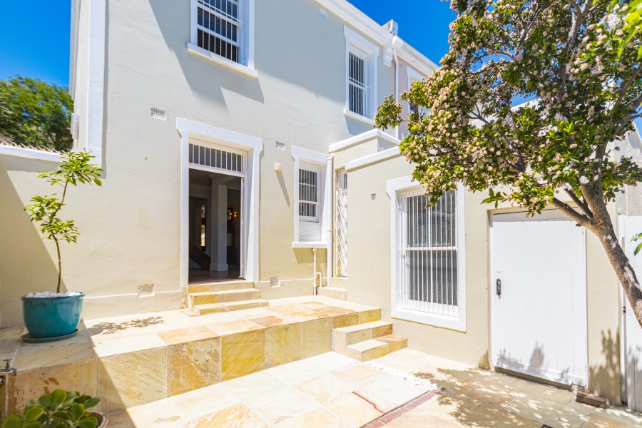 To Let 3 Bedroom Property for Rent in Green Point Western Cape